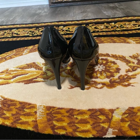 Prada Black Patent Leather Rounded Toe Pumps Size 37 1/2 - Picture 14 of 16